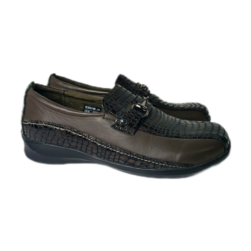COPY - Aetrex E251W Womens Brown Loafer Flat Leather Slip on Crocodile. Size 8.5